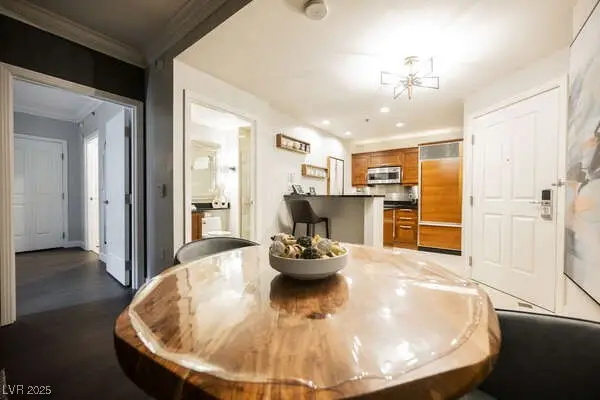 135 E Harmon Avenue #1614, Las Vegas, NV 89109