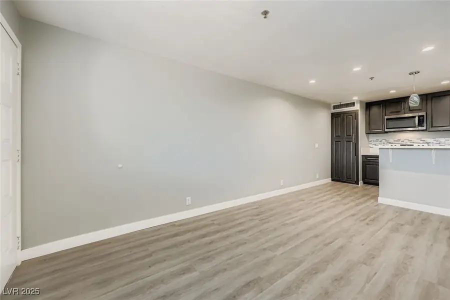 1381 E University Avenue #202, Las Vegas, NV 89119 - Image #3