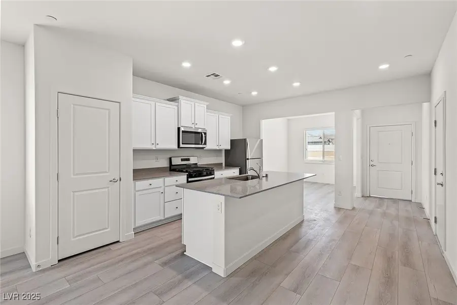 2746 Avril Point Street, Las Vegas, NV 89156 - Image #2
