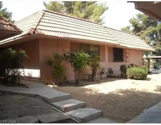 2541 Paradise Village Way, Las Vegas, NV 89120