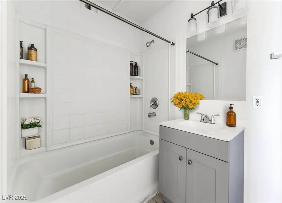 3720 Royal Crest Street #4, Las Vegas, NV 89119 - Image #2