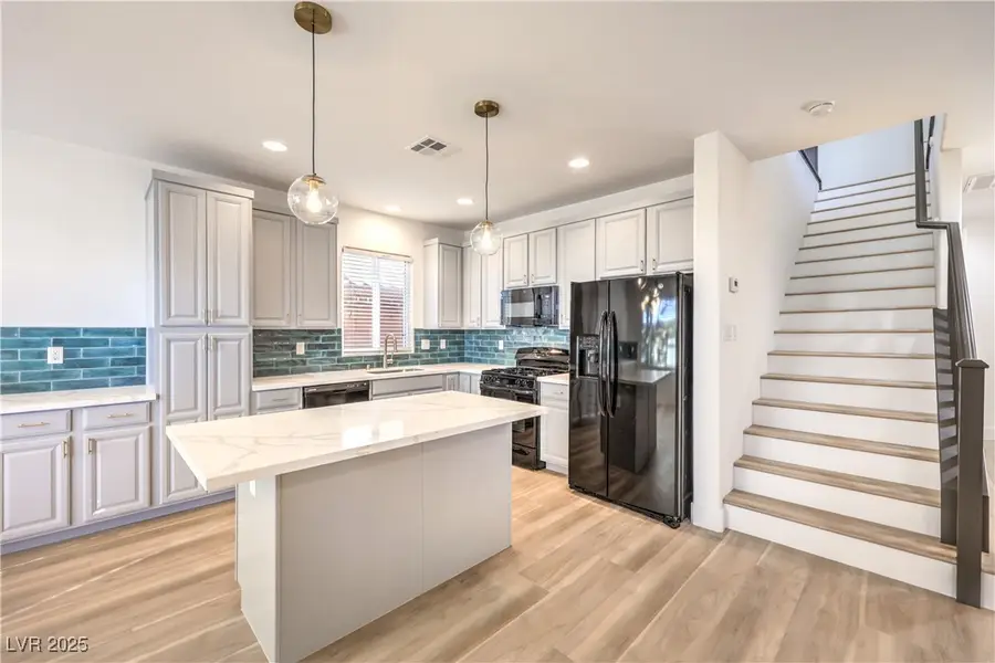 10641 Jamestown Square Avenue, Las Vegas, NV 89166 - Image #2