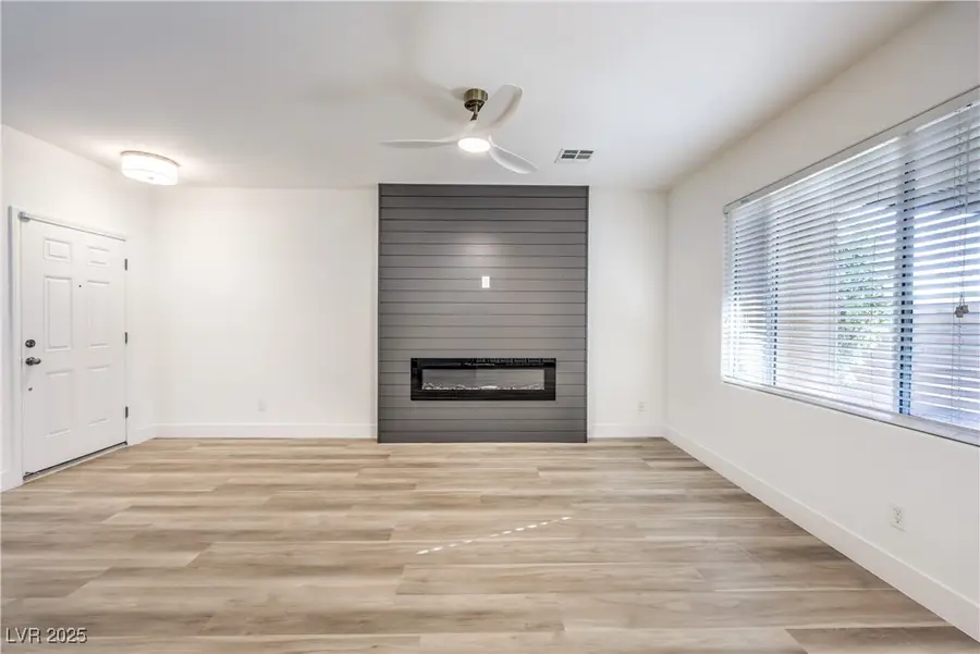 10641 Jamestown Square Avenue, Las Vegas, NV 89166 - Image #3