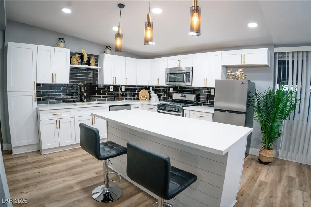 1660 Izabella Avenue, Las Vegas, NV 89169 - Image #1