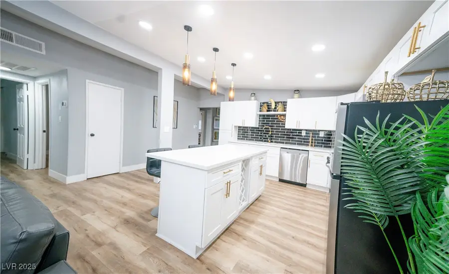 1660 Izabella Avenue, Las Vegas, NV 89169 - Image #3