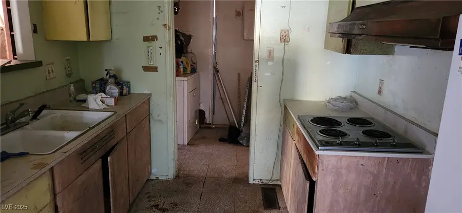 5912 Idle Avenue, Las Vegas, NV 89107 - Image #2