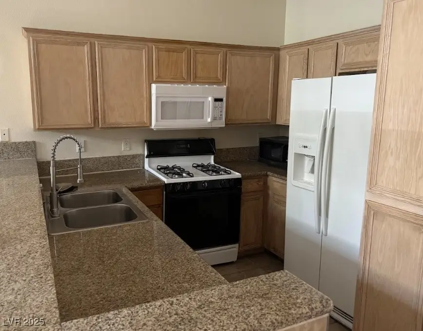 6405 Blue Blossom Avenue, Las Vegas, NV 89108 - Image #3