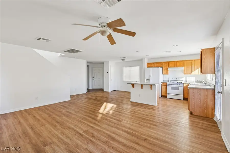 1622 Victor Hugo Lane, Las Vegas, NV 89115 - Image #2