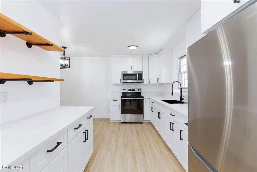 171 Greenbriar Townhouse Way, Las Vegas, NV 89121 - Image #2