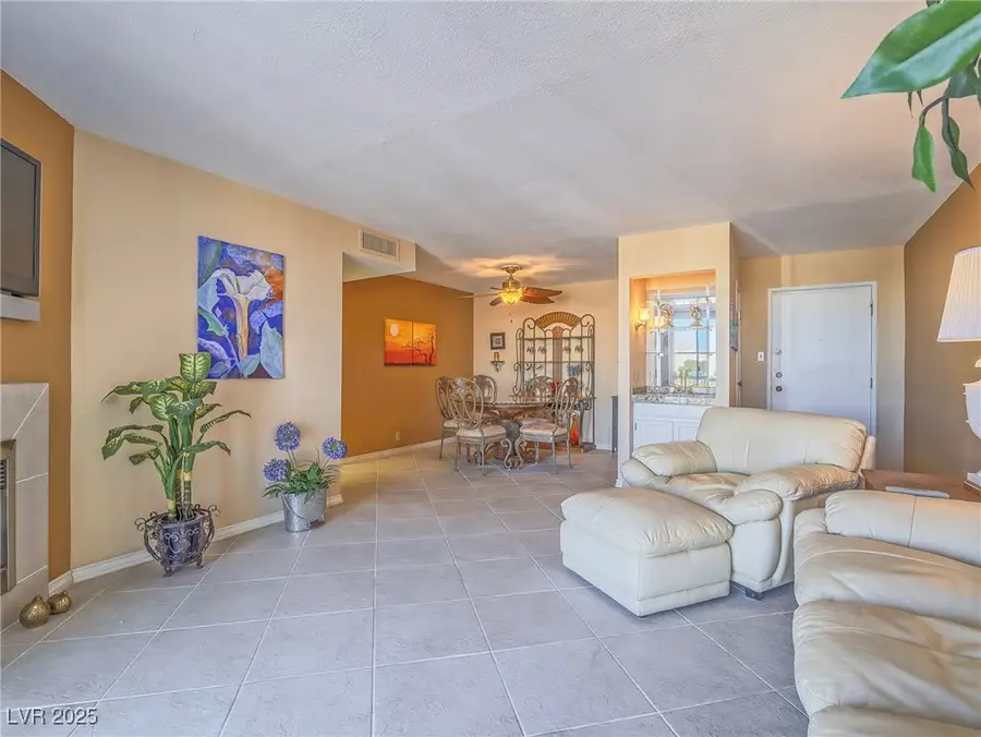725 N Royal Crest Circle #231, Las Vegas, NV 89169 - Image #2