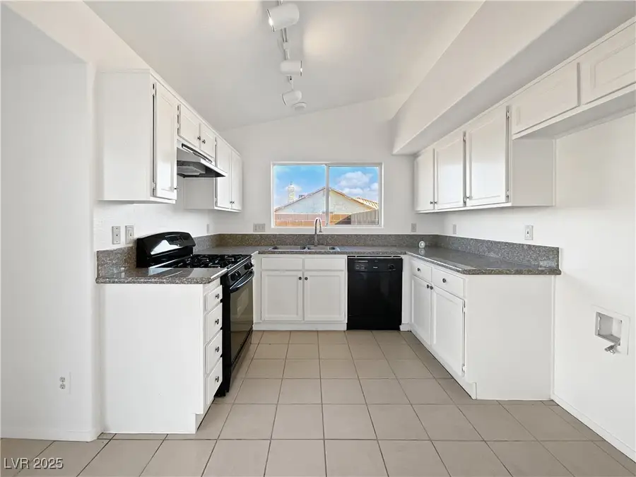 3304 Gingersnap Way, North Las Vegas, NV 89032 - Image #2
