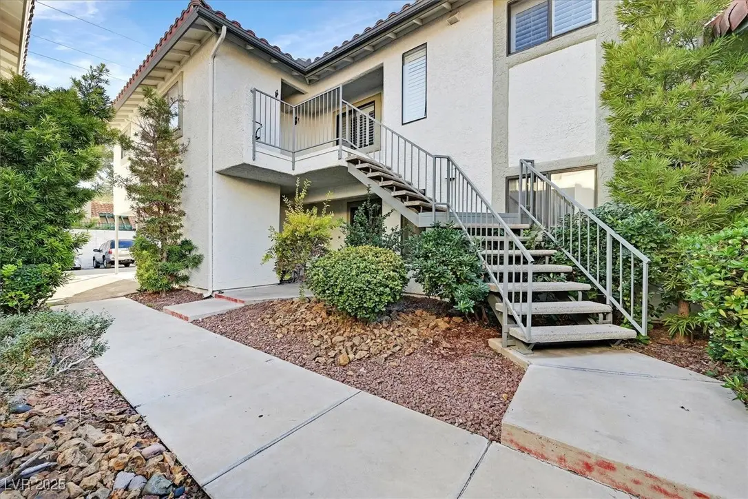 6737 W Charleston Boulevard #2, Las Vegas, NV 89146 - Image #1