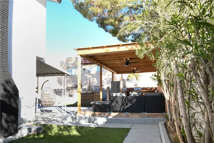 1708 Crest Avenue, Las Vegas, NV 89119 - Image #2