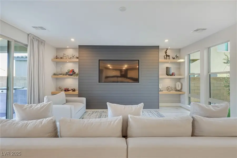 10280 Midnight Meteor Avenue, Las Vegas, NV 89166 - Image #2