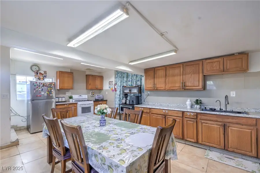 7009 Fenway Avenue, Las Vegas, NV 89147 - Image #3