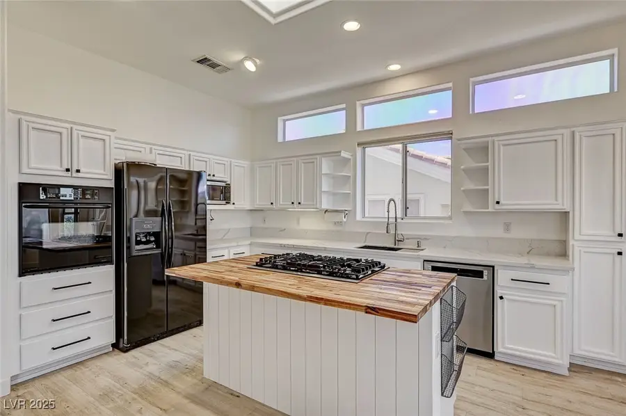 10725 Mission Lakes Avenue, Las Vegas, NV 89134 - Image #2