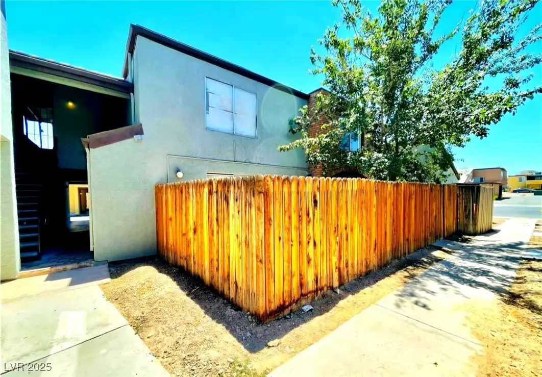 1460 Hialeah Drive #B, Las Vegas, NV 89119 - Image #1