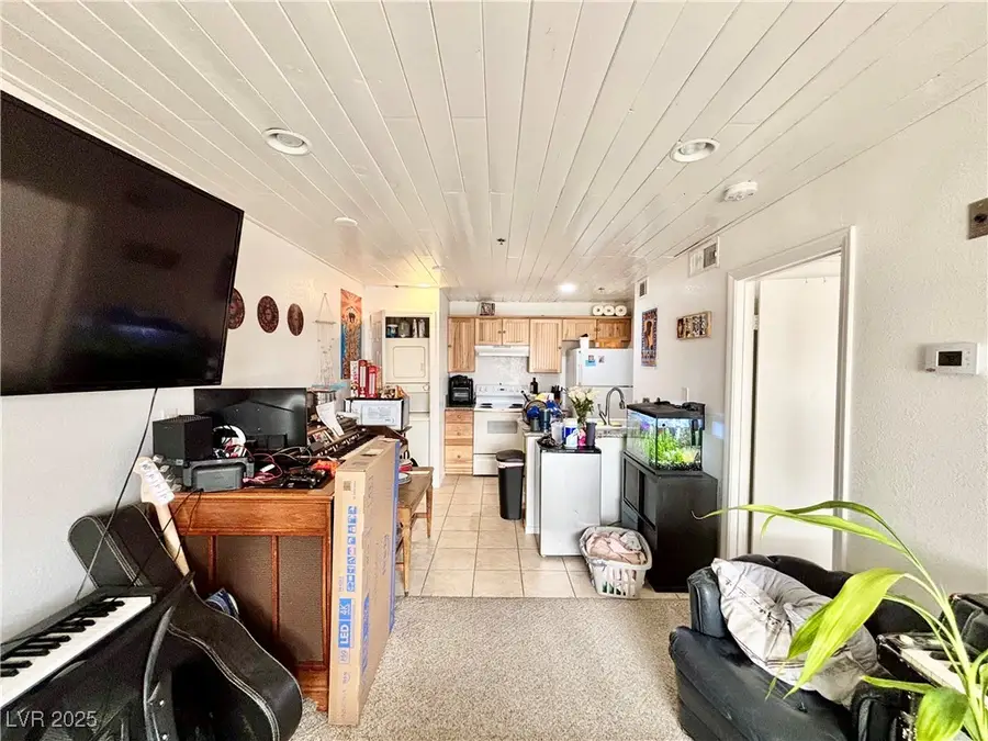 1381 E University Avenue #102, Las Vegas, NV 89119 - Image #2