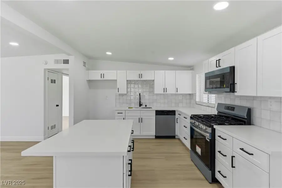 1692 Palora Avenue, Las Vegas, NV 89169 - Image #2