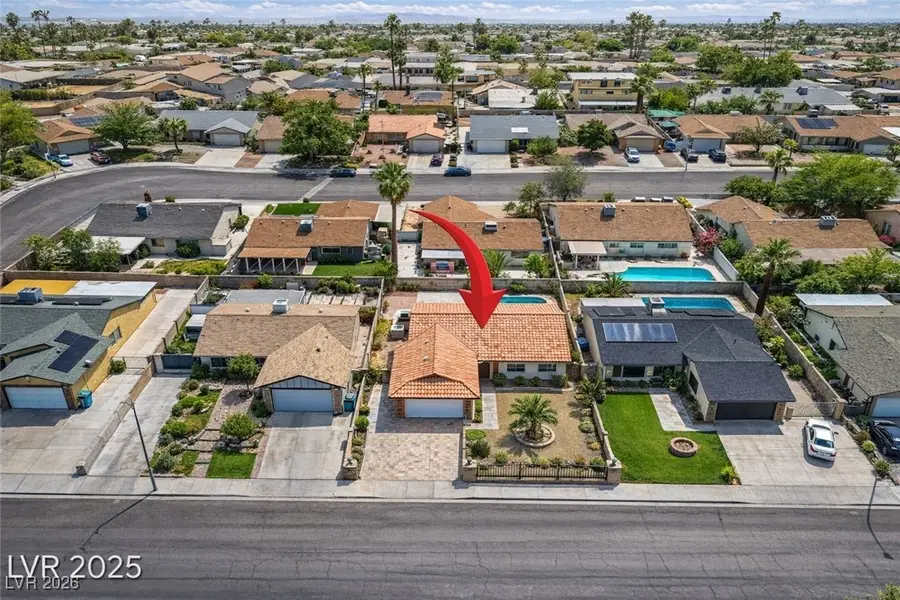 325 Greenfield Lane, Las Vegas, NV 89107 - Image #3