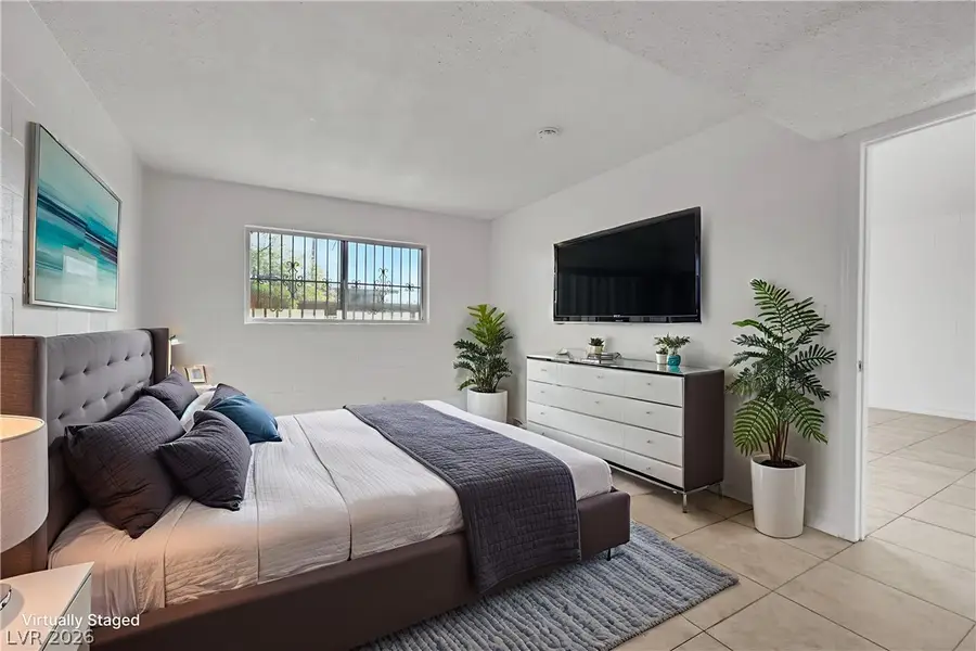 585 S Royal Crest Circle #16, Las Vegas, NV 89169 - #3