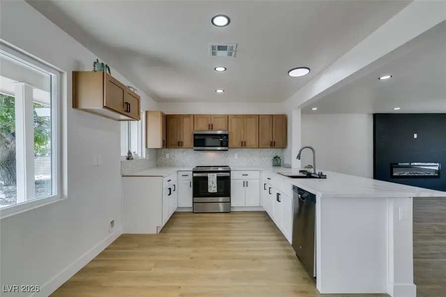 1041 E St Louis Avenue, Las Vegas, NV 89104 - Image #2