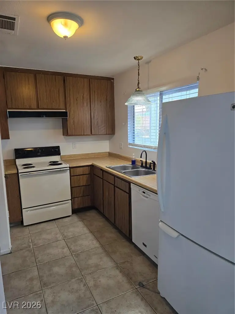 2320 El Molino Circle, Las Vegas, NV 89108 - Image #3