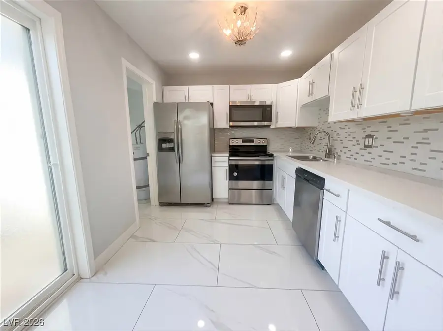 568 Willow Green Drive, Las Vegas, NV 89169 - Image #2