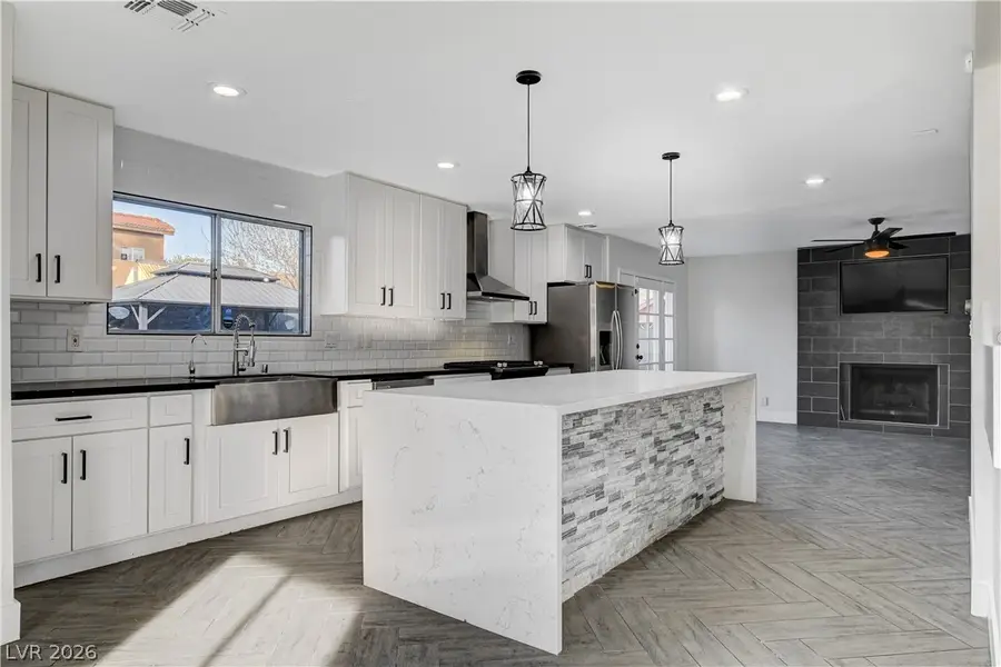 7664 Hernando Drive, Las Vegas, NV 89147 - Image #2