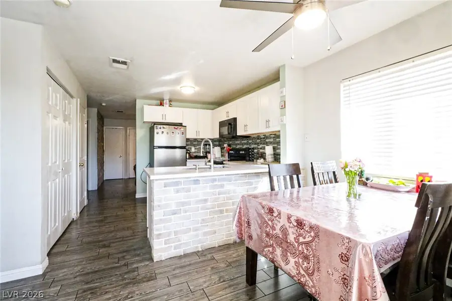 3894 Soda Springs Drive, Las Vegas, NV 89115 - #3