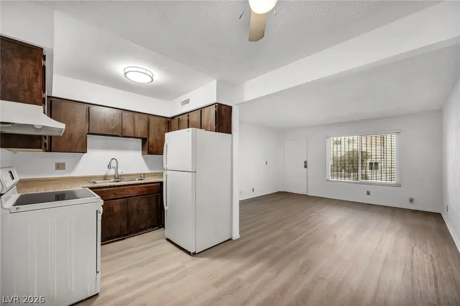 605 S Royal Crest Circle #9, Las Vegas, NV 89169 - #3