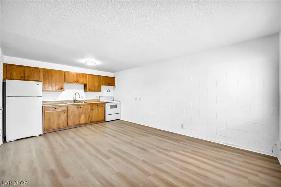 3720 S Royal Crest Circle #6, Las Vegas, NV 89169 - #3