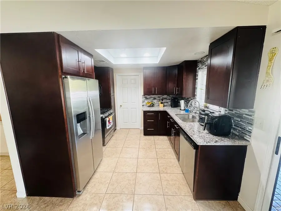 3272 Bridgeport Drive, Las Vegas, NV 89121 - #2