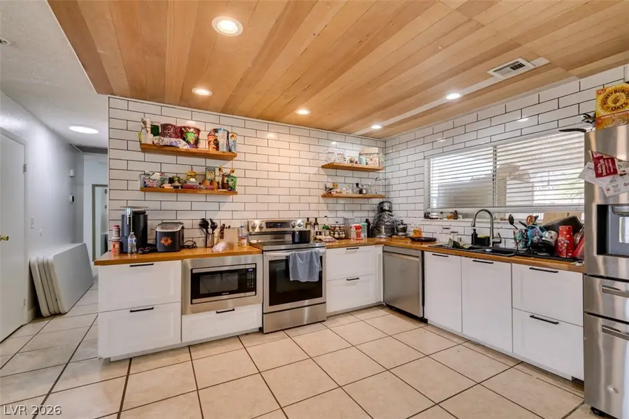 1709 Shadow Mountain Place, Las Vegas, NV 89108 - #3