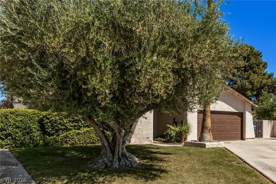 3709 Pamplona Circle, Las Vegas, NV 89103 - #3