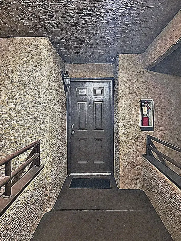 2200 S Fort Apache Road #2201, Las Vegas, NV 89117