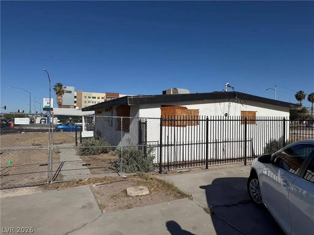 919 E Tropicana Avenue, Las Vegas, NV 89119 - #1