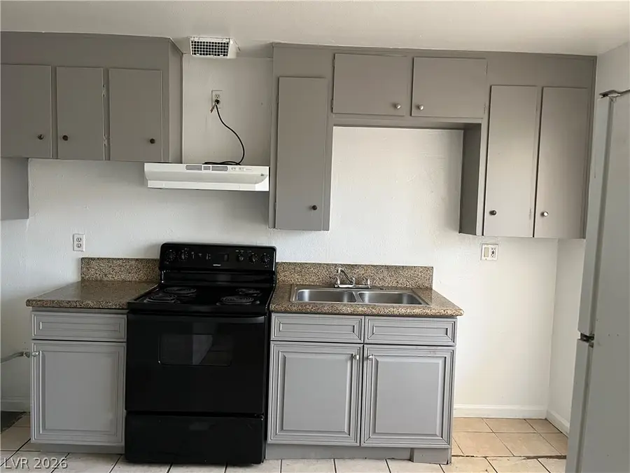610 N 11th Street, Las Vegas, NV 89101 - #3