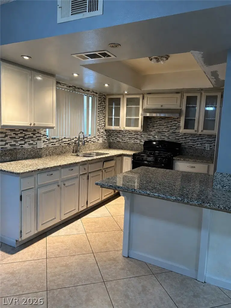 3333 Racquet Street, Las Vegas, NV 89121 - #3