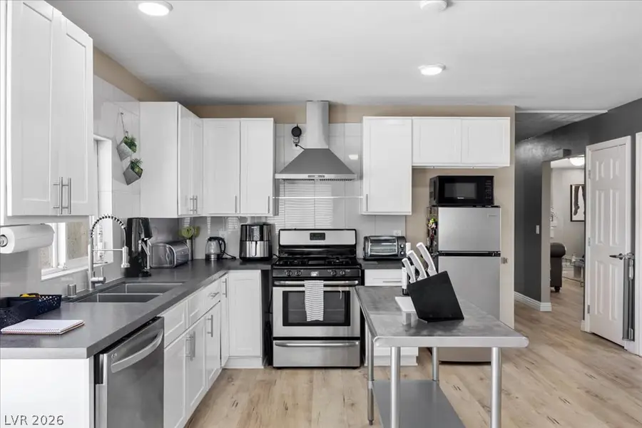 7205 Fenway Avenue, Las Vegas, NV 89147 - #2