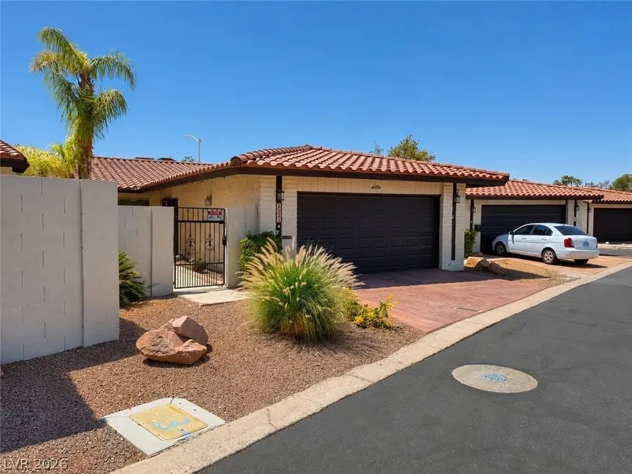 2521 Swan Lane, Las Vegas, NV 89121 - #2