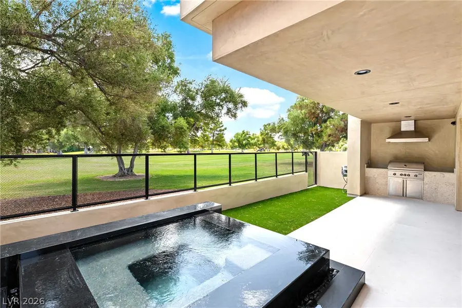 2847 Queens Courtyard Drive, Las Vegas, NV 89109 - #2