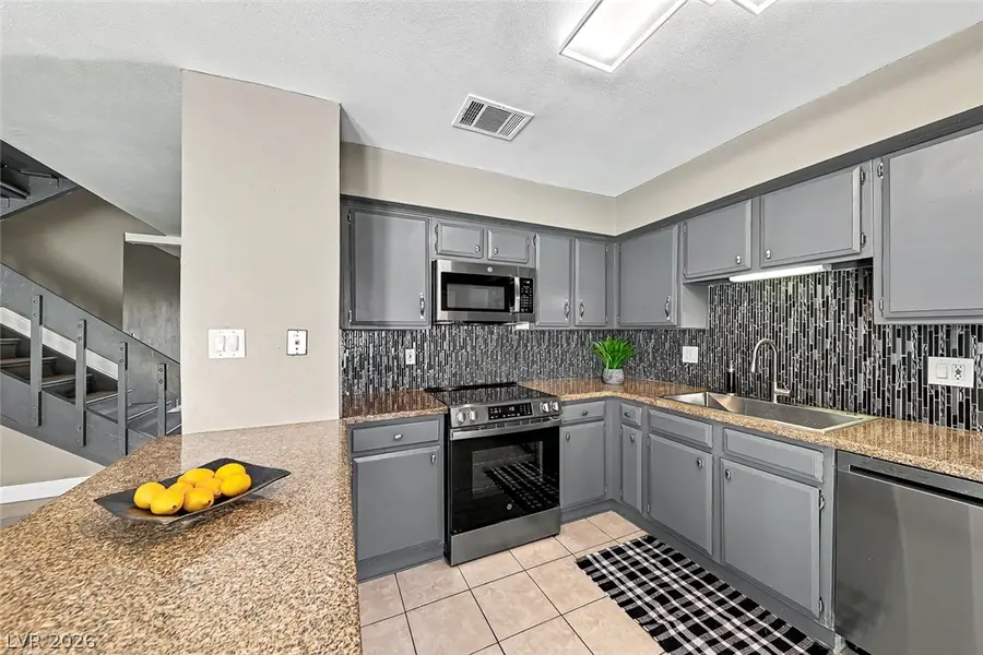 572 Willow Green Drive, Las Vegas, NV 89169 - #3