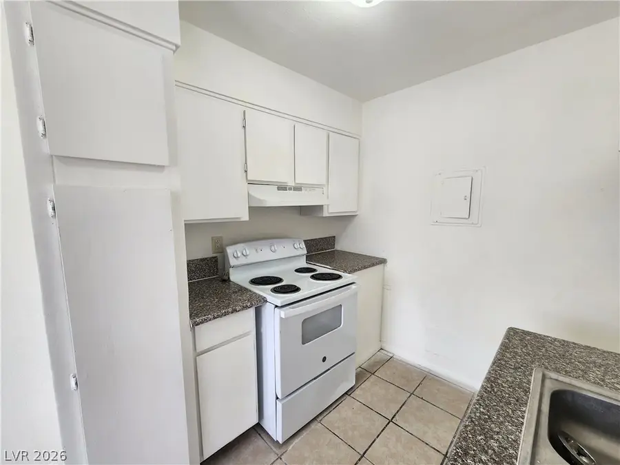 2513 Cedar Avenue, Las Vegas, NV 89101 - #3