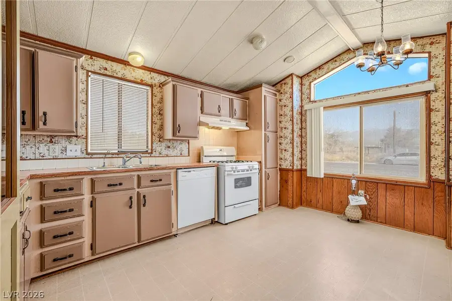 520 W Basin Avenue, Pahrump, NV 89060 - #2