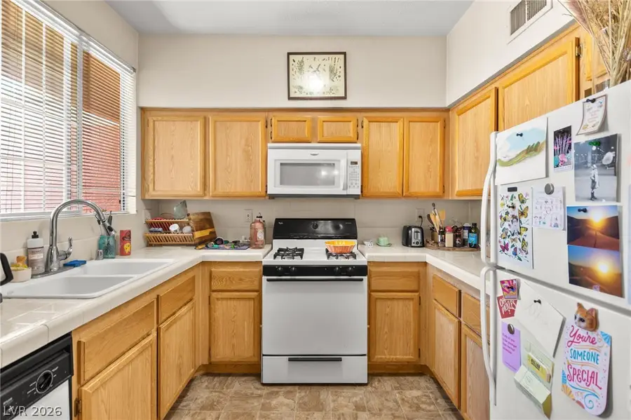7628 Pacific Hills Avenue #204, Las Vegas, NV 89128 - #2