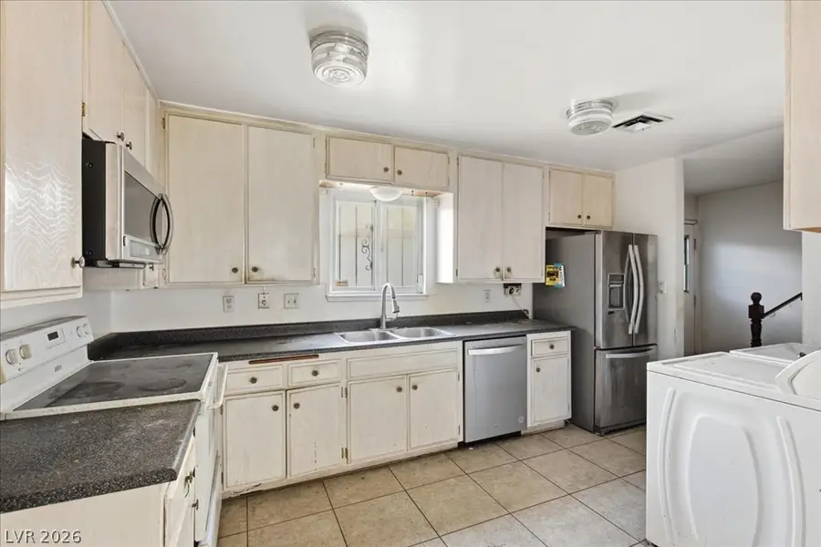 179 Greenbriar Townhouse Way, Las Vegas, NV 89121 - #3
