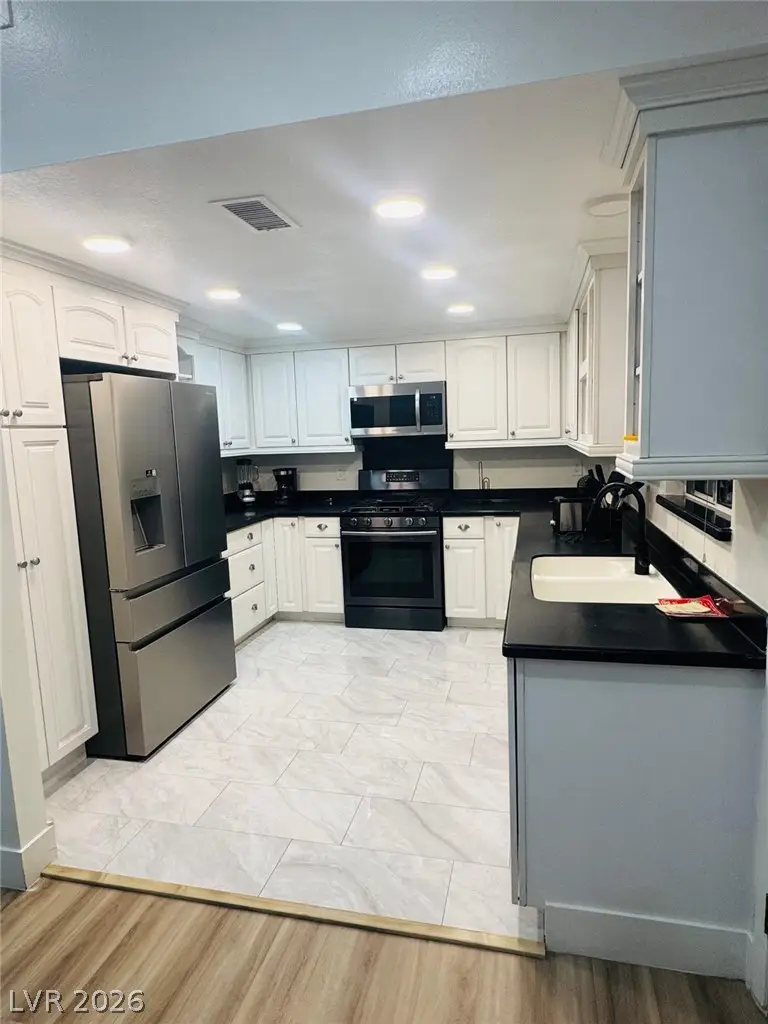 3876 Maryland Avenue, Las Vegas, NV 89121 - #2