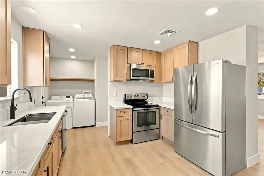 727 Greenbriar Townhouse Way, Las Vegas, NV 89121 - #2