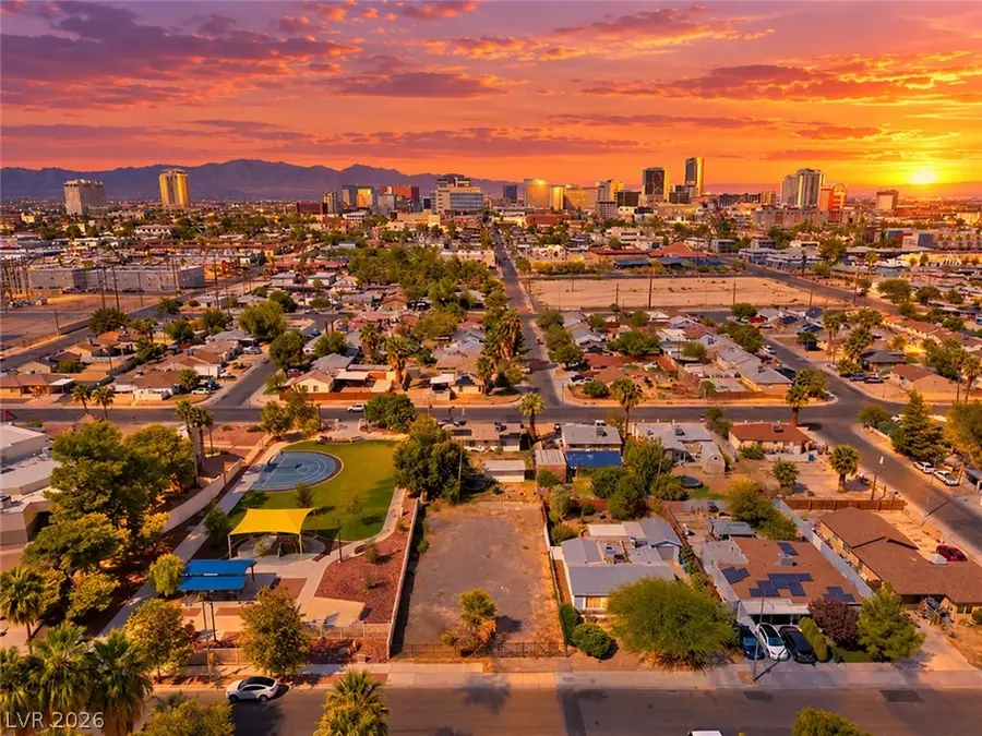 414 S 16th Street, Las Vegas, NV 89101 - #3